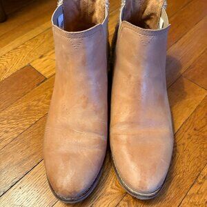Tan Leather Chelsea Boots w/ Sherpa Detailing